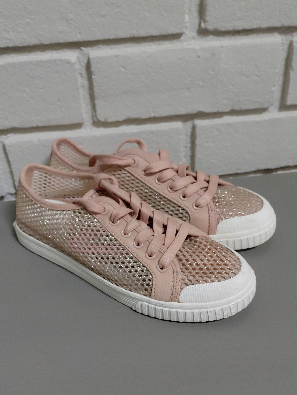 Tretorn Blush Pink Mesh Silver Shimmer Lace-Up Sneakers. Size 6